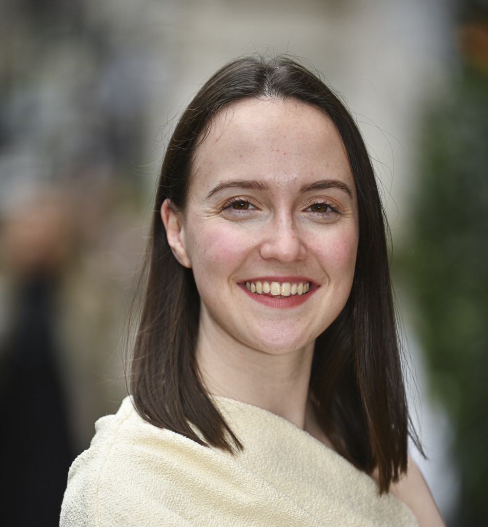  Annabelle Curtis 